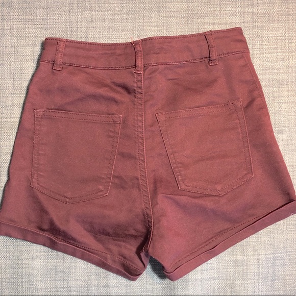 Highwasted Maroon shorts - Picture 3 of 3